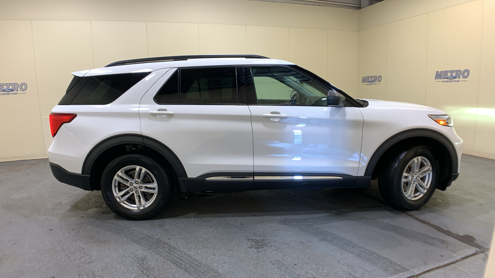 2021 Ford Explorer XLT 2