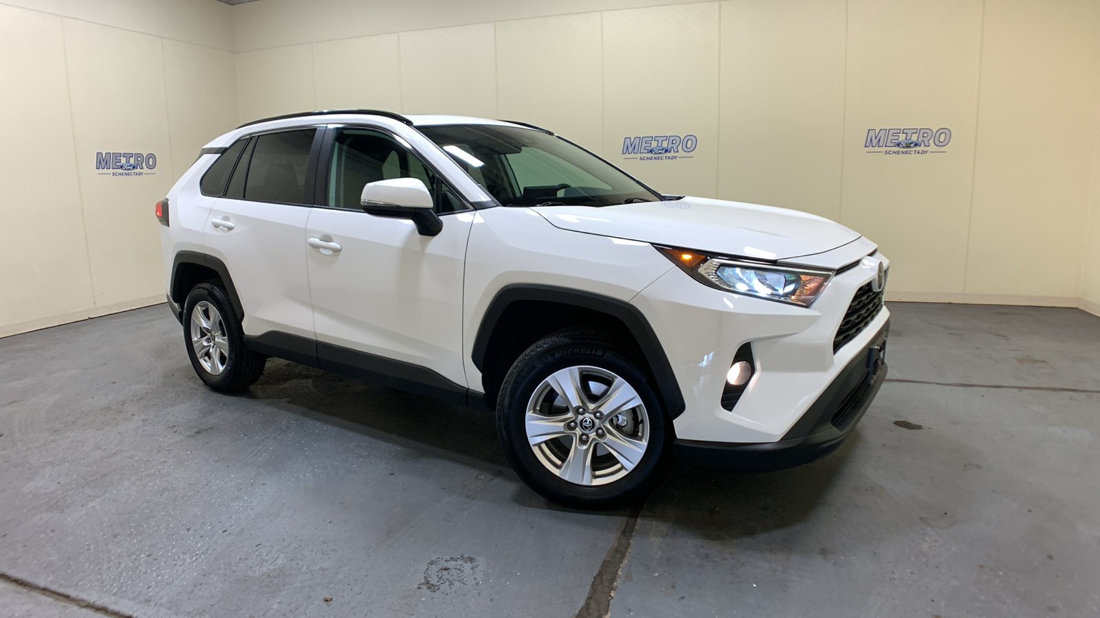 2021 Toyota RAV4 XLE 1