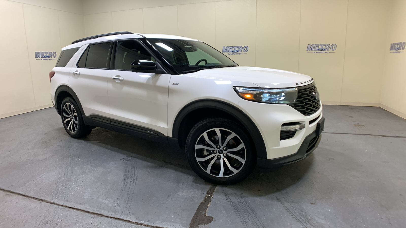 2022 Ford Explorer ST-Line 1