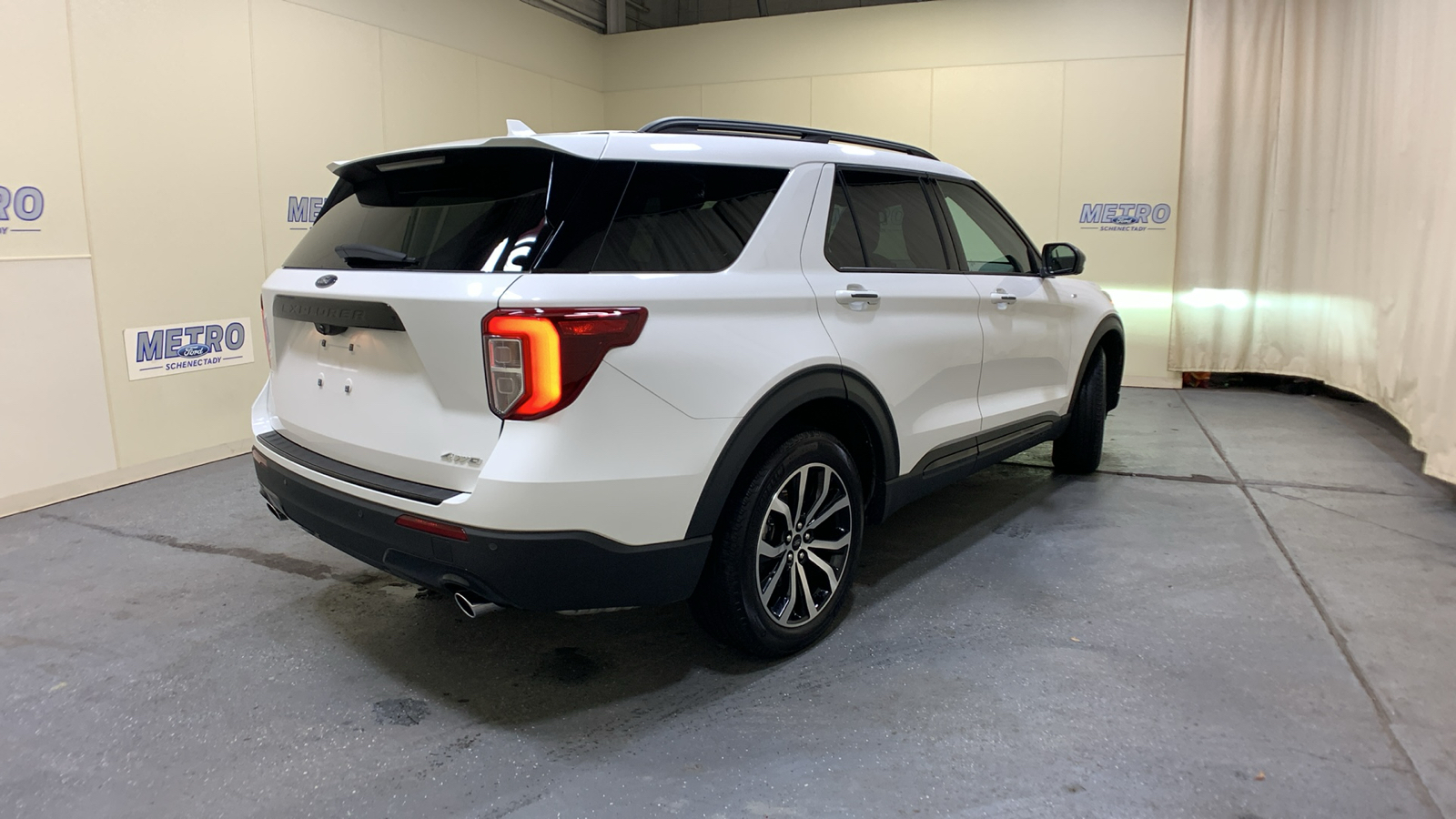 2022 Ford Explorer ST-Line 3