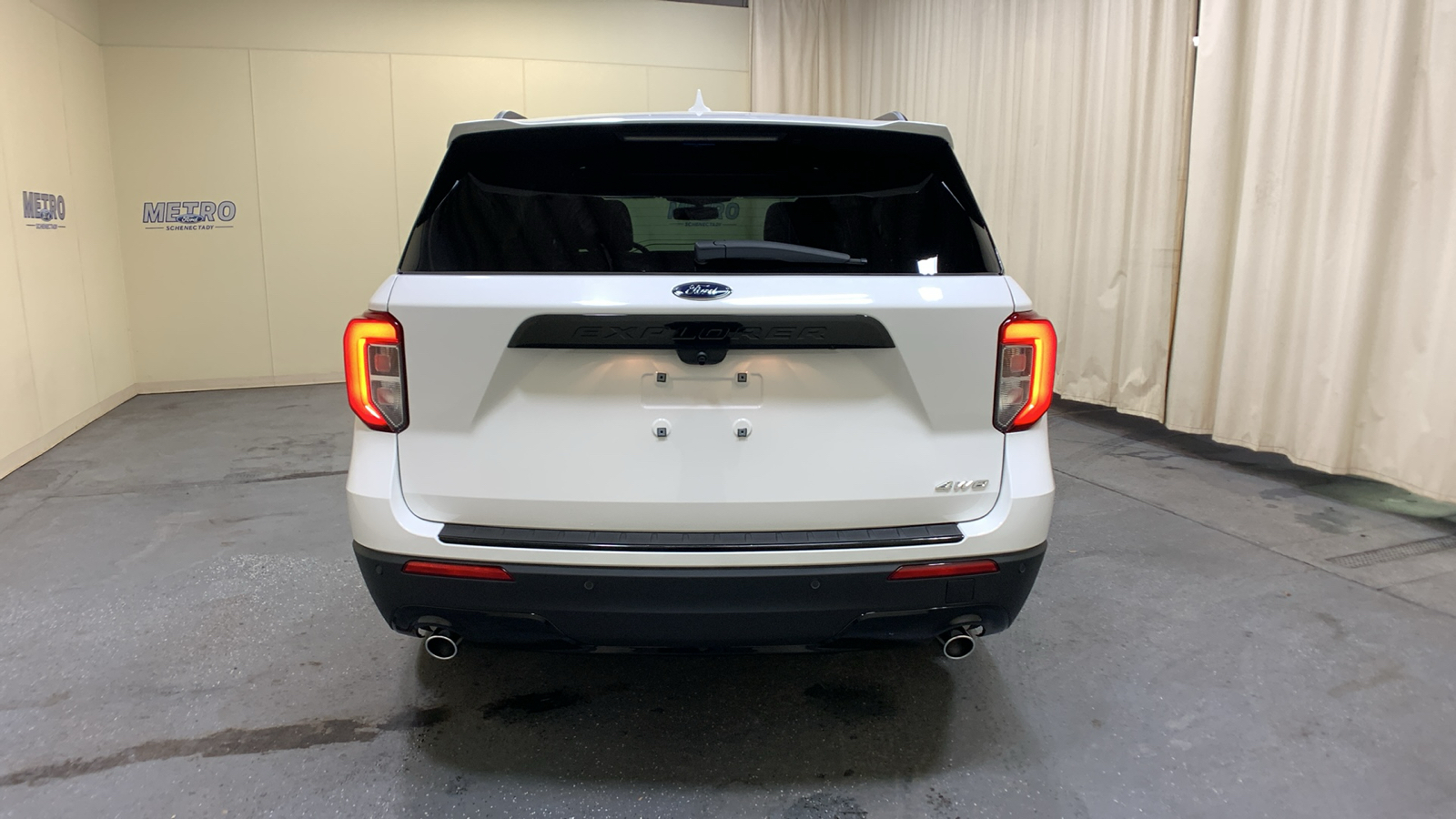 2022 Ford Explorer ST-Line 4