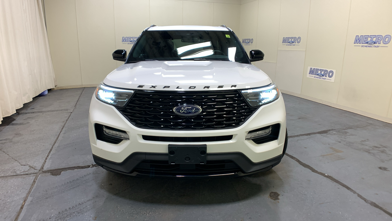 2022 Ford Explorer ST-Line 8