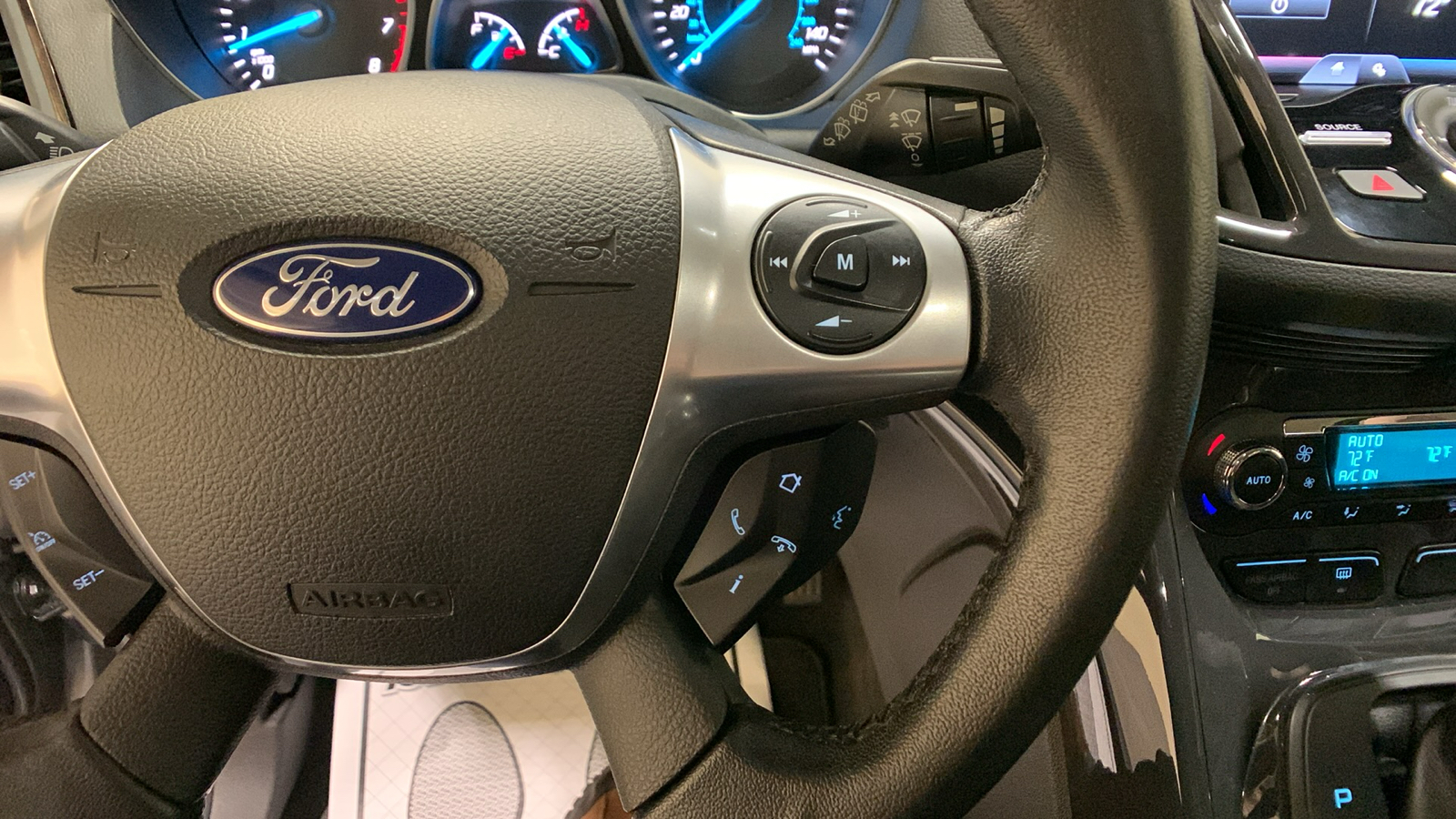 2014 Ford Escape Titanium 34