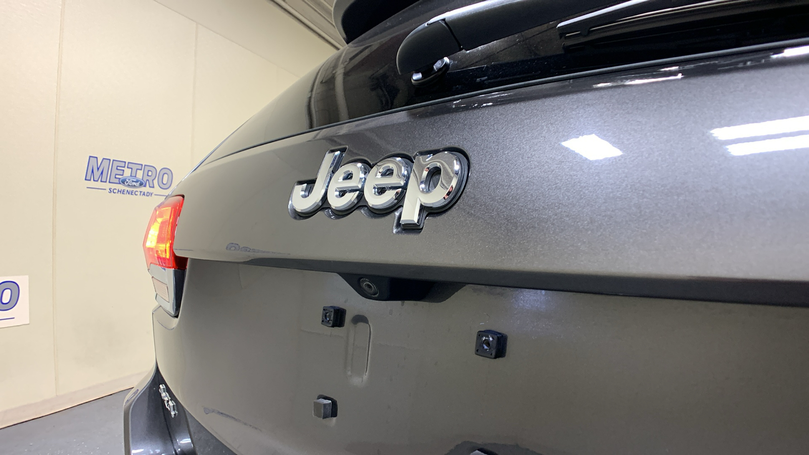 2018 Jeep Grand Cherokee Limited 18