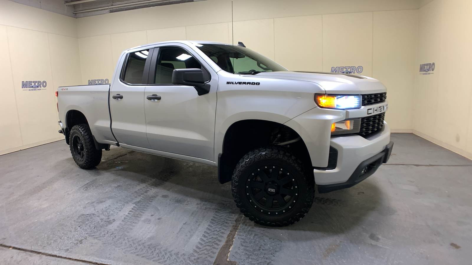 2020 Chevrolet Silverado 1500 Custom 1