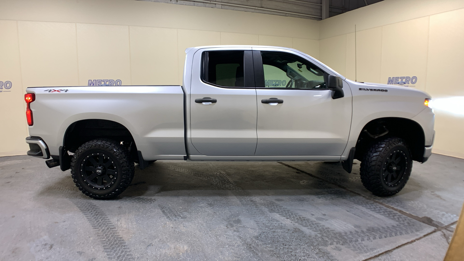 2020 Chevrolet Silverado 1500 Custom 2