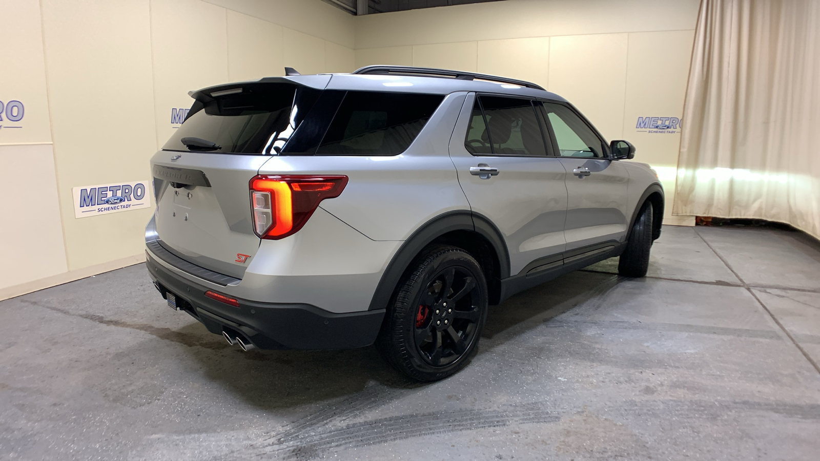 2022 Ford Explorer ST 3