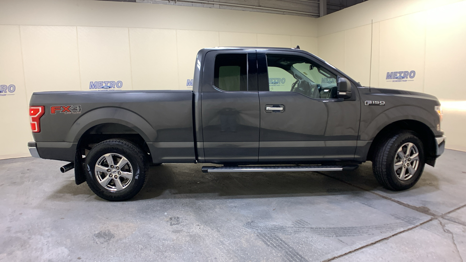 2019 Ford F-150 XLT 2