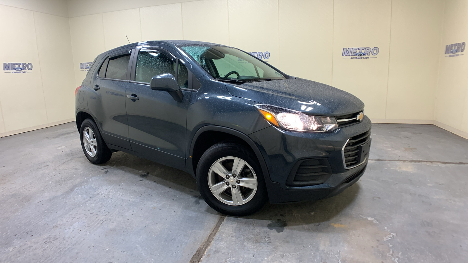 2021 Chevrolet Trax LS 1