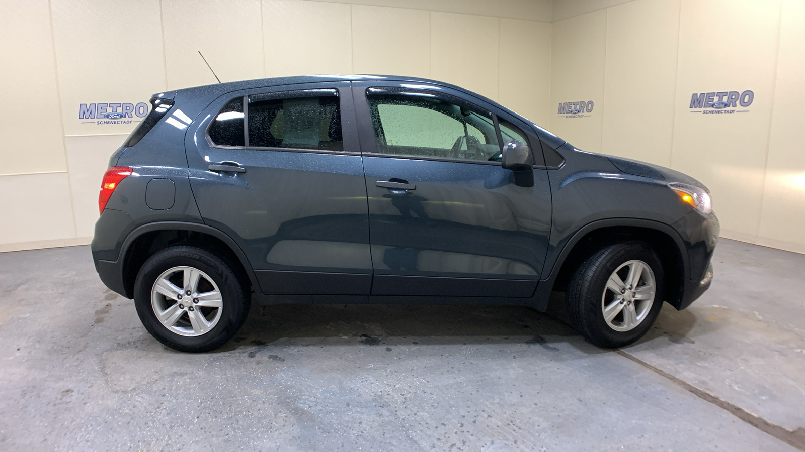 2021 Chevrolet Trax LS 2