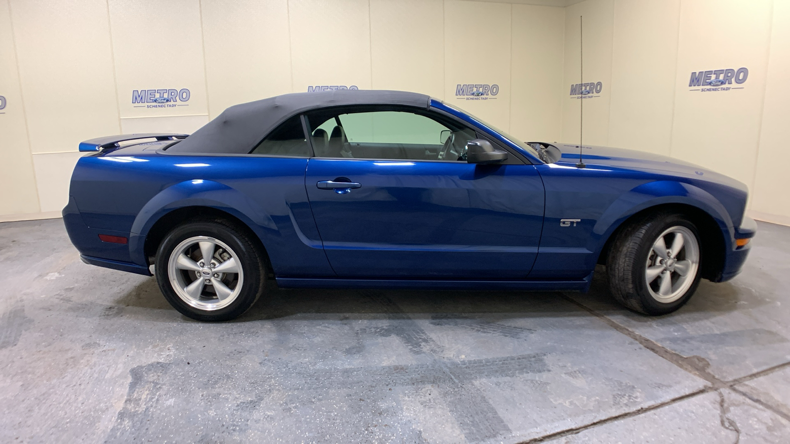 2007 Ford Mustang GT Deluxe 2