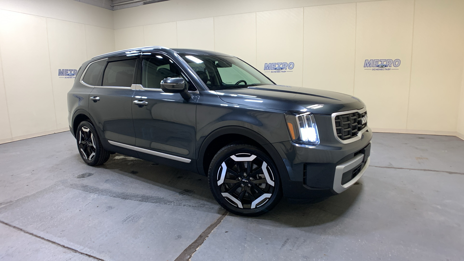 2023 Kia Telluride S 1