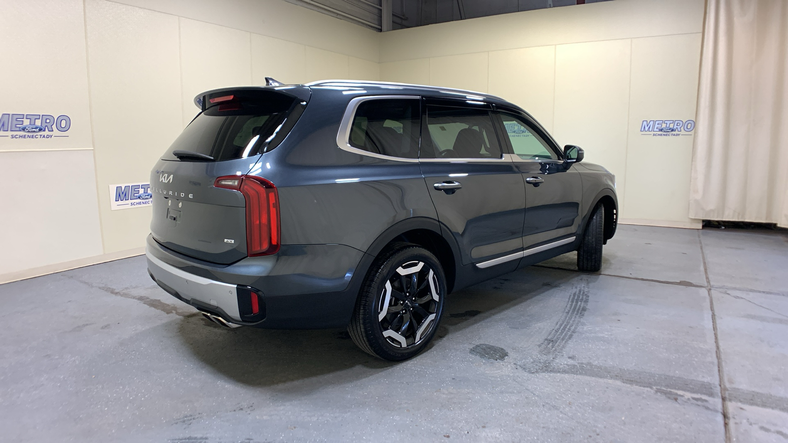 2023 Kia Telluride S 3