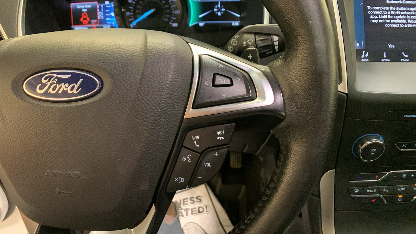 2019 Ford Edge SEL 36