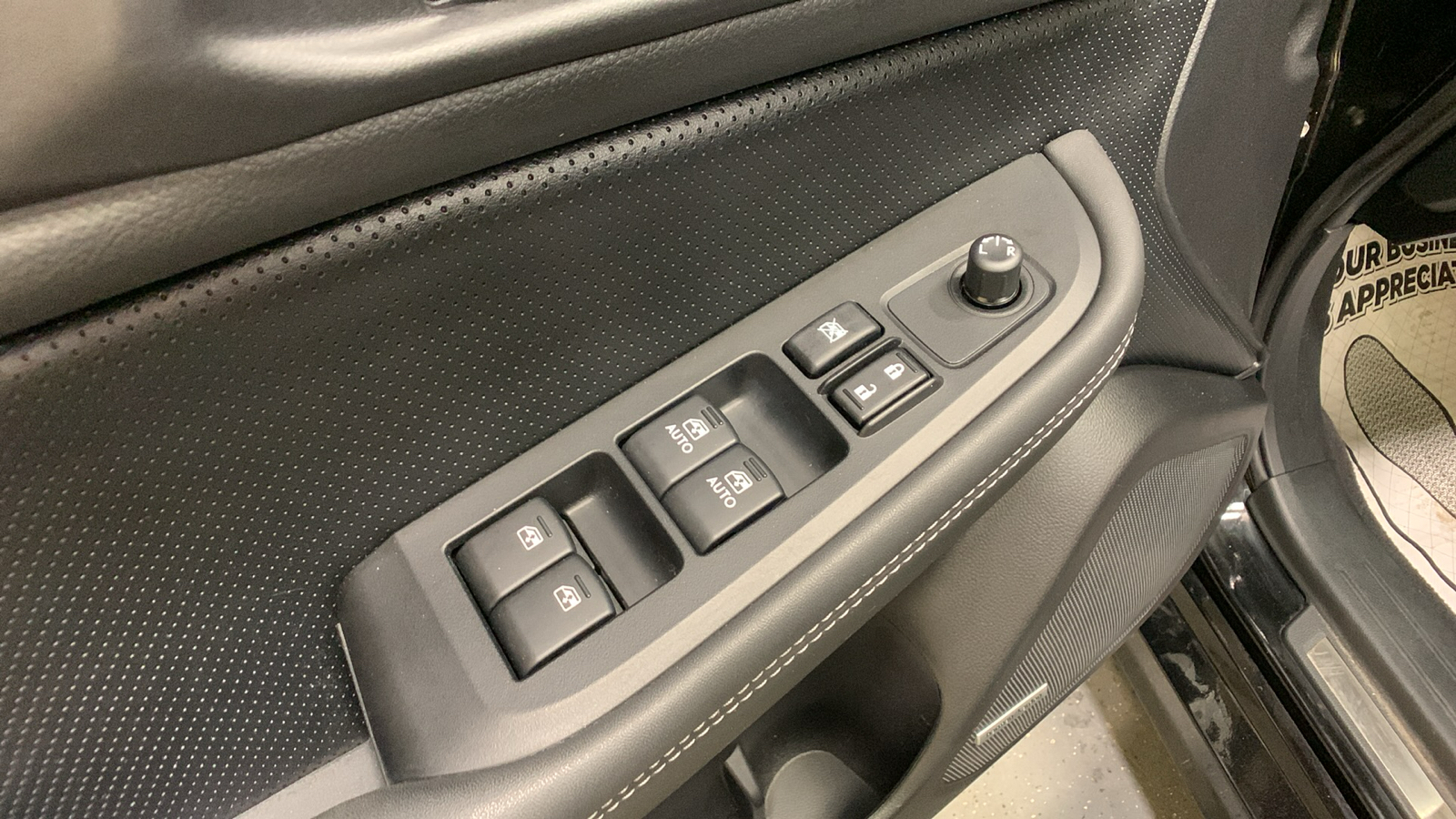 2016 Subaru Legacy 3.6R 28