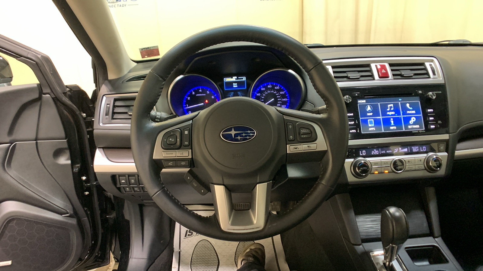 2016 Subaru Legacy 3.6R 32