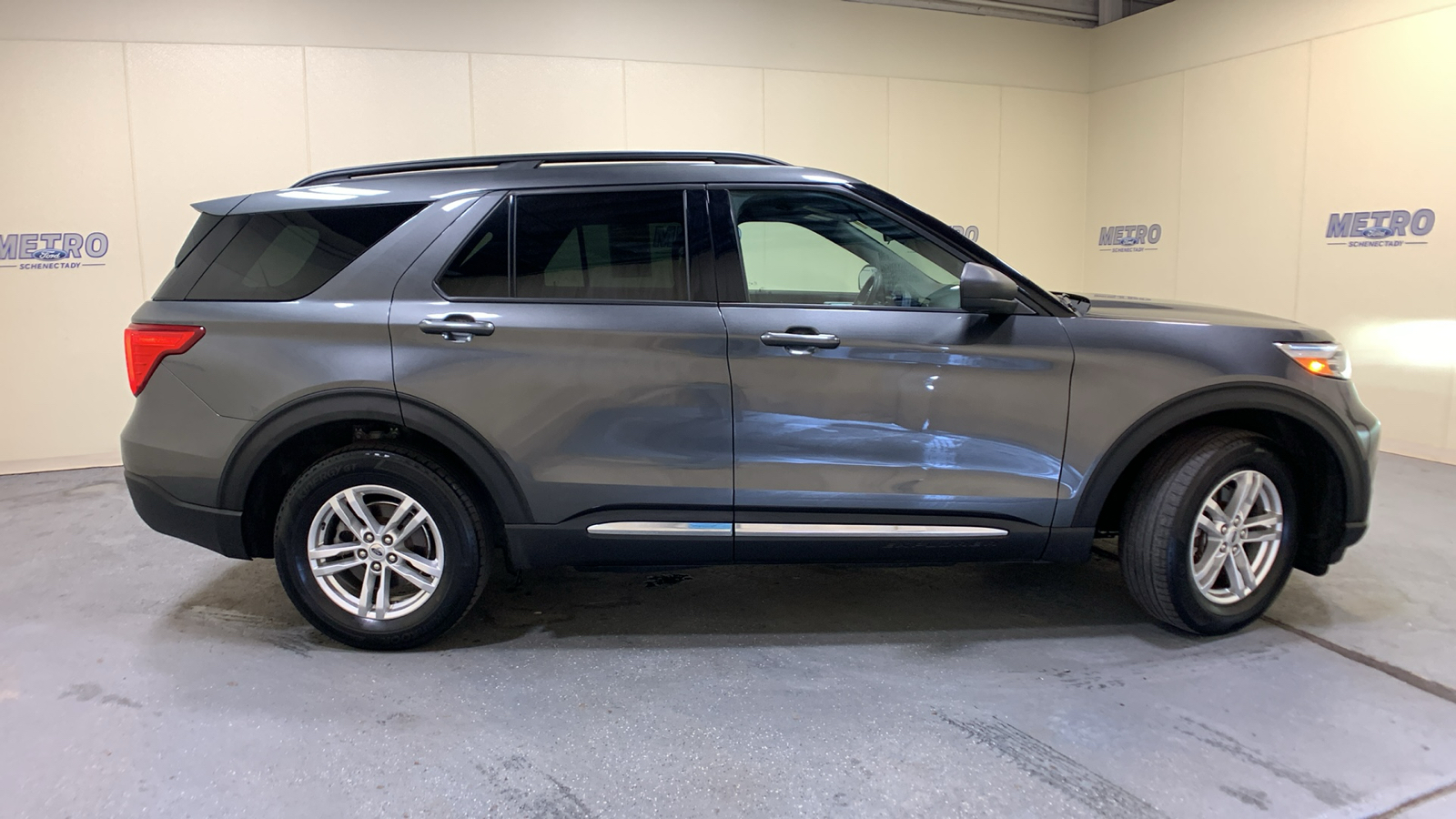 2020 Ford Explorer XLT 2