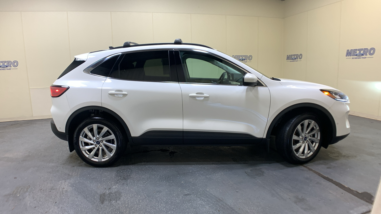 2022 Ford Escape Titanium 2