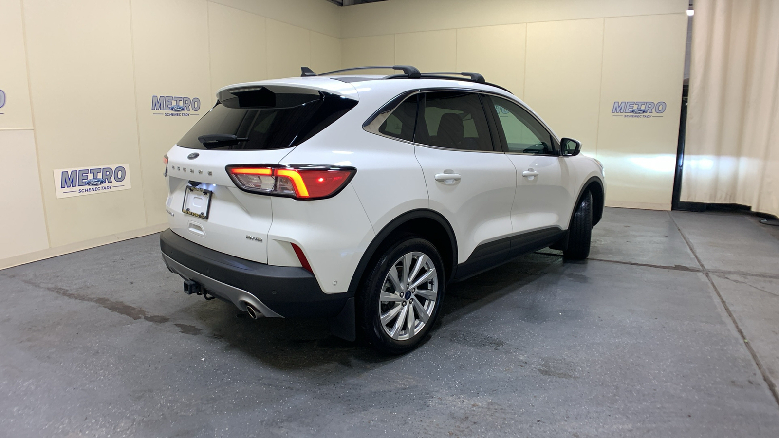 2022 Ford Escape Titanium 3