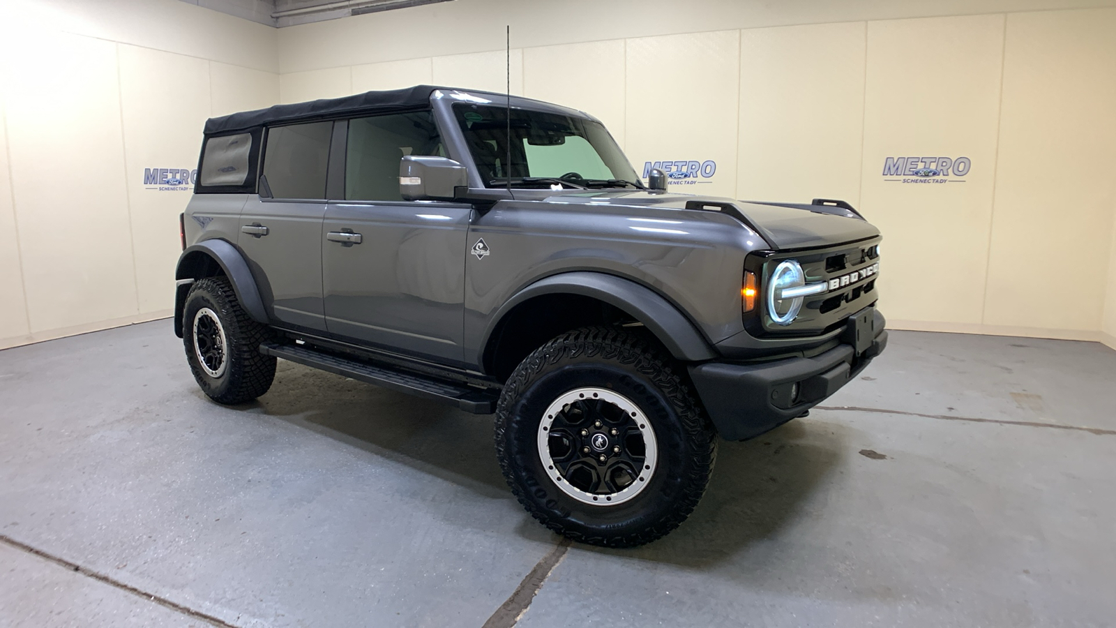 2021 Ford Bronco Outer Banks 1