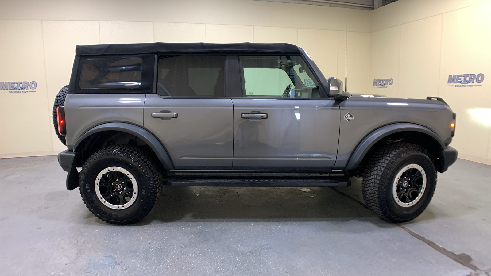 2021 Ford Bronco Outer Banks 2