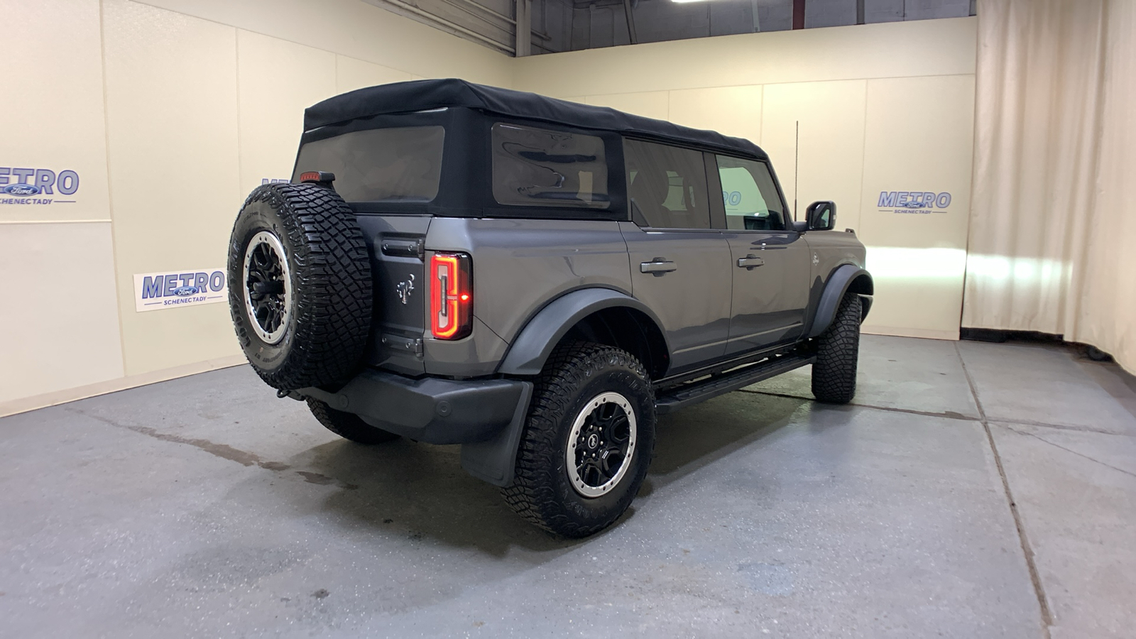 2021 Ford Bronco Outer Banks 3