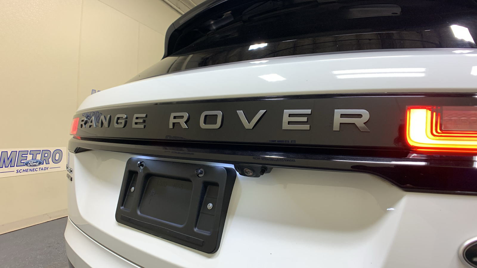 2020 Land Rover Range Rover Velar P250 R-Dynamic S 19