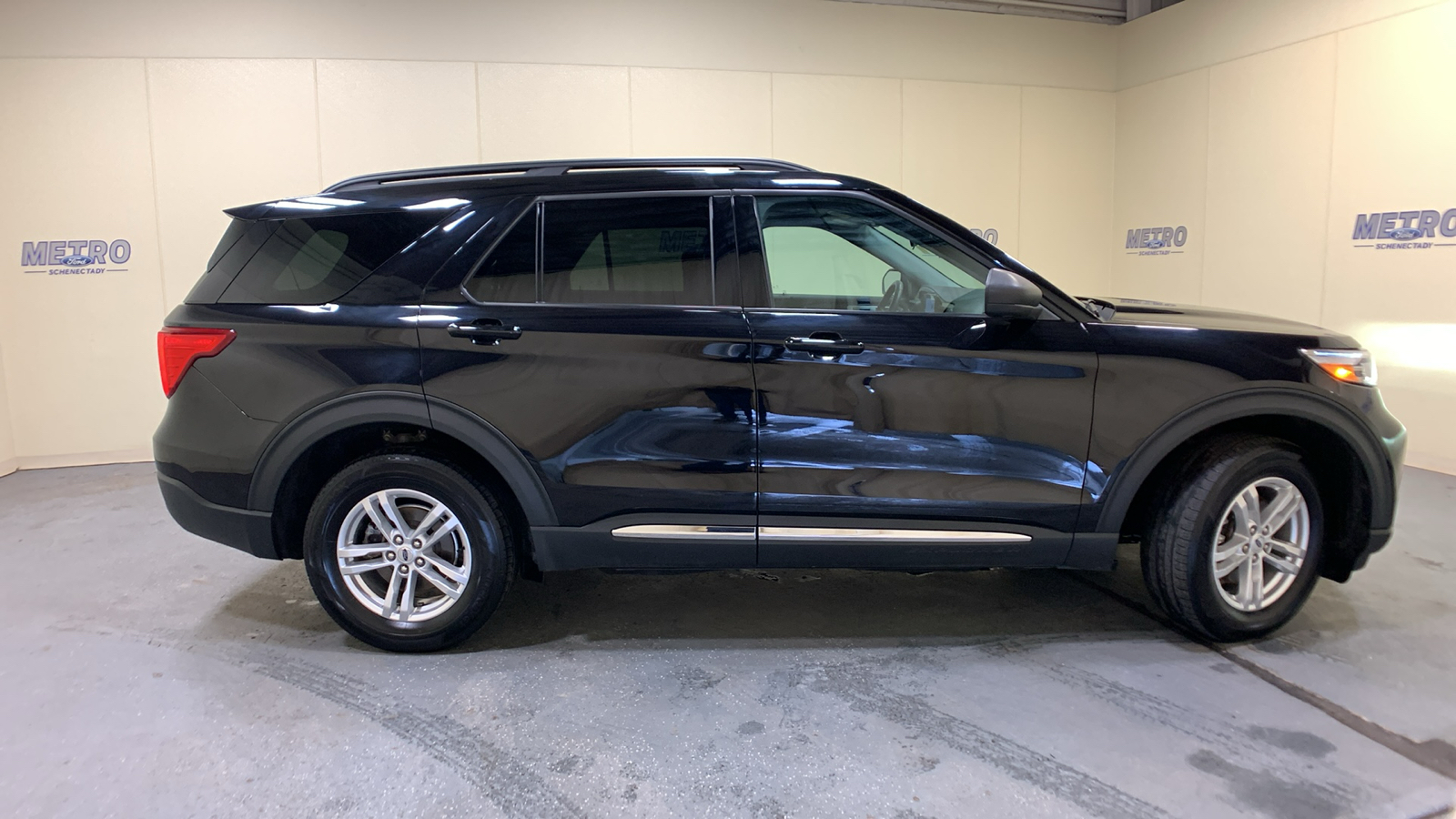 2022 Ford Explorer XLT 2