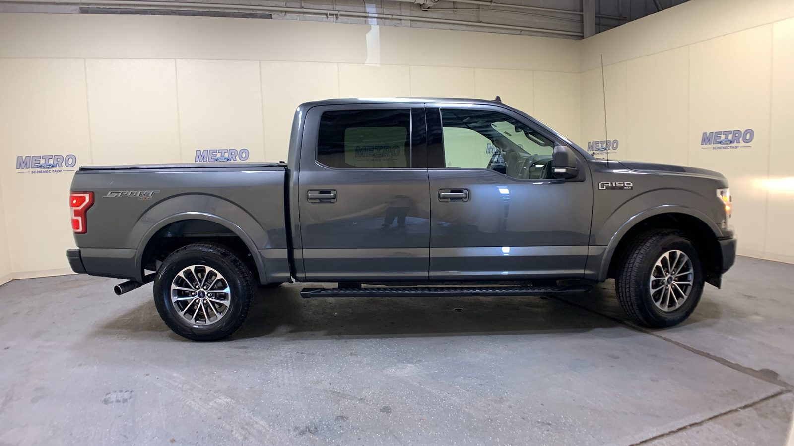 2019 Ford F-150 XLT 2