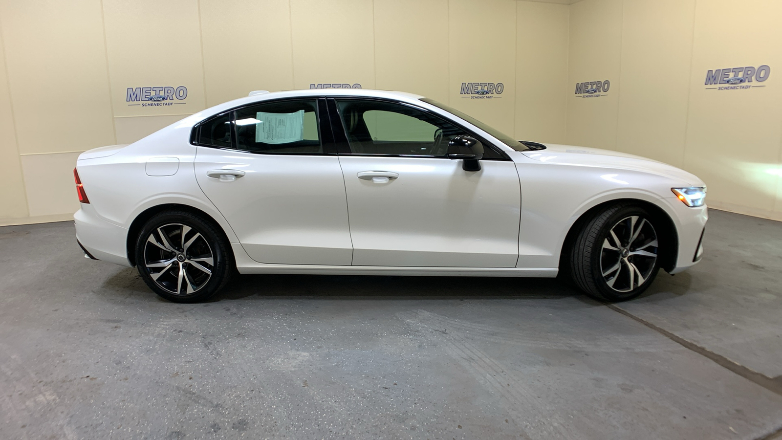 2019 Volvo S60 T6 R-Design 2