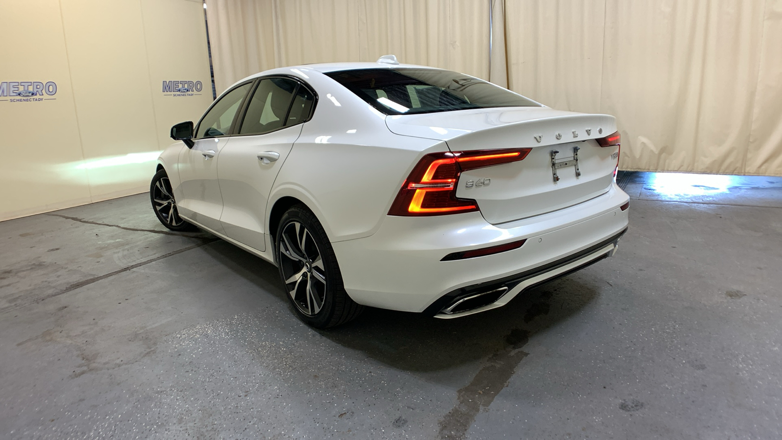 2019 Volvo S60 T6 R-Design 5