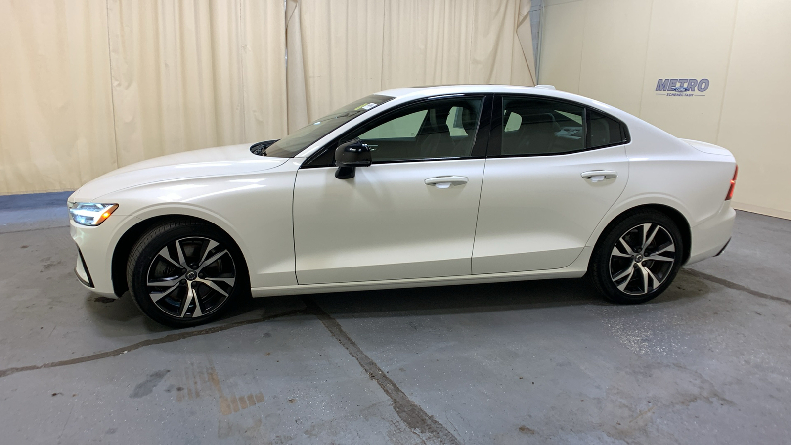 2019 Volvo S60 T6 R-Design 6