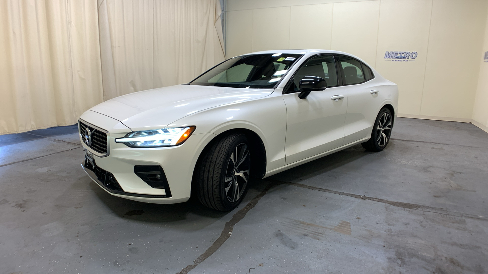 2019 Volvo S60 T6 R-Design 7