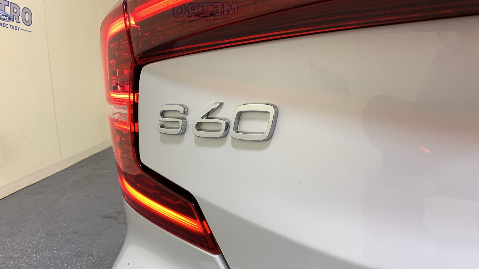 2019 Volvo S60 T6 R-Design 20