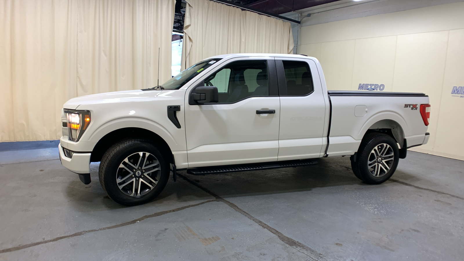 2023 Ford F-150 XL 6