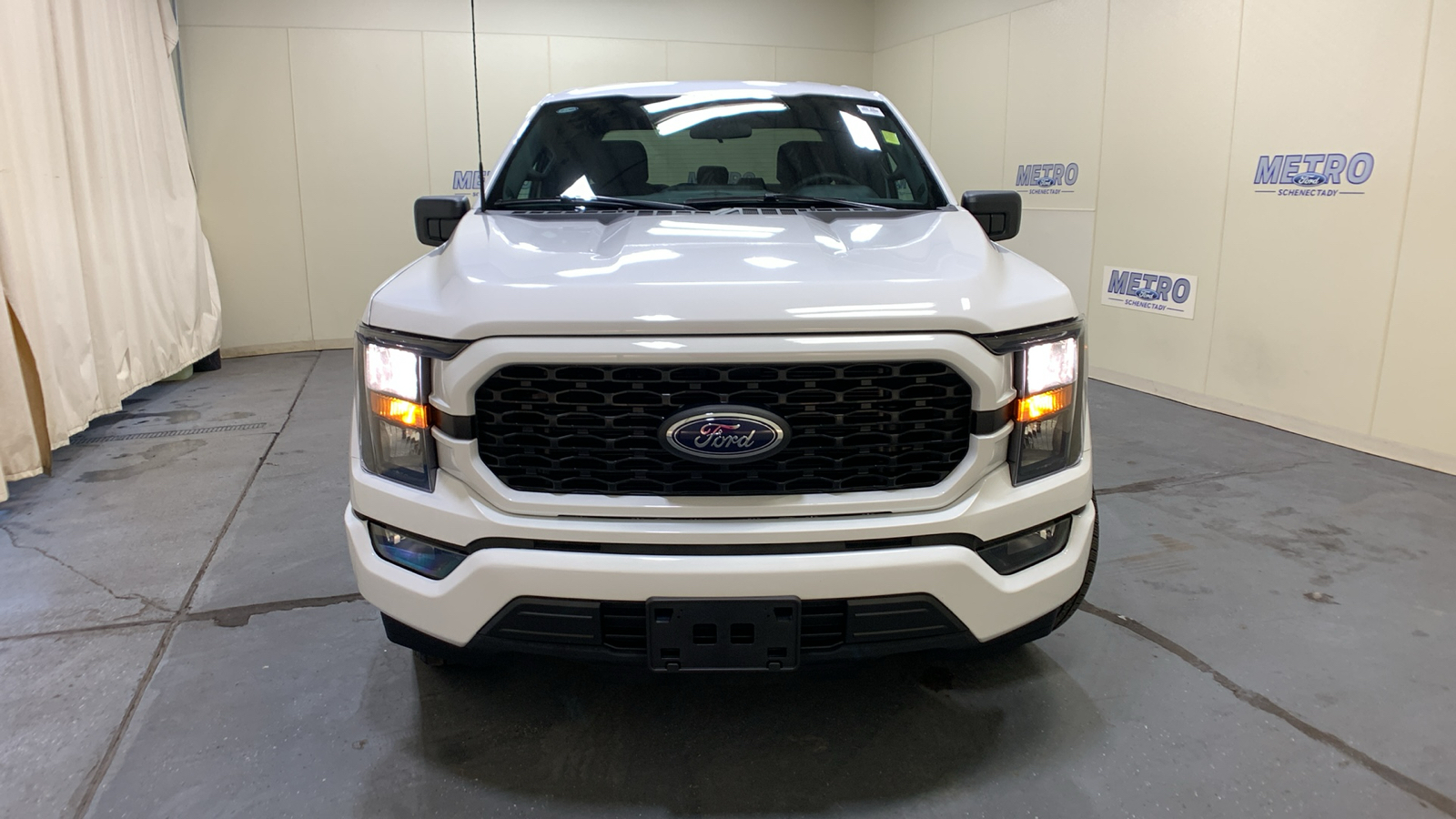 2023 Ford F-150 XL 8