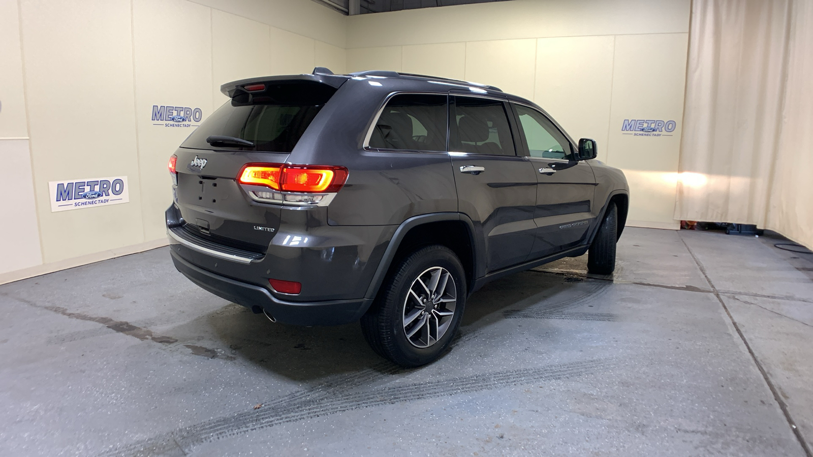 2021 Jeep Grand Cherokee Limited 3