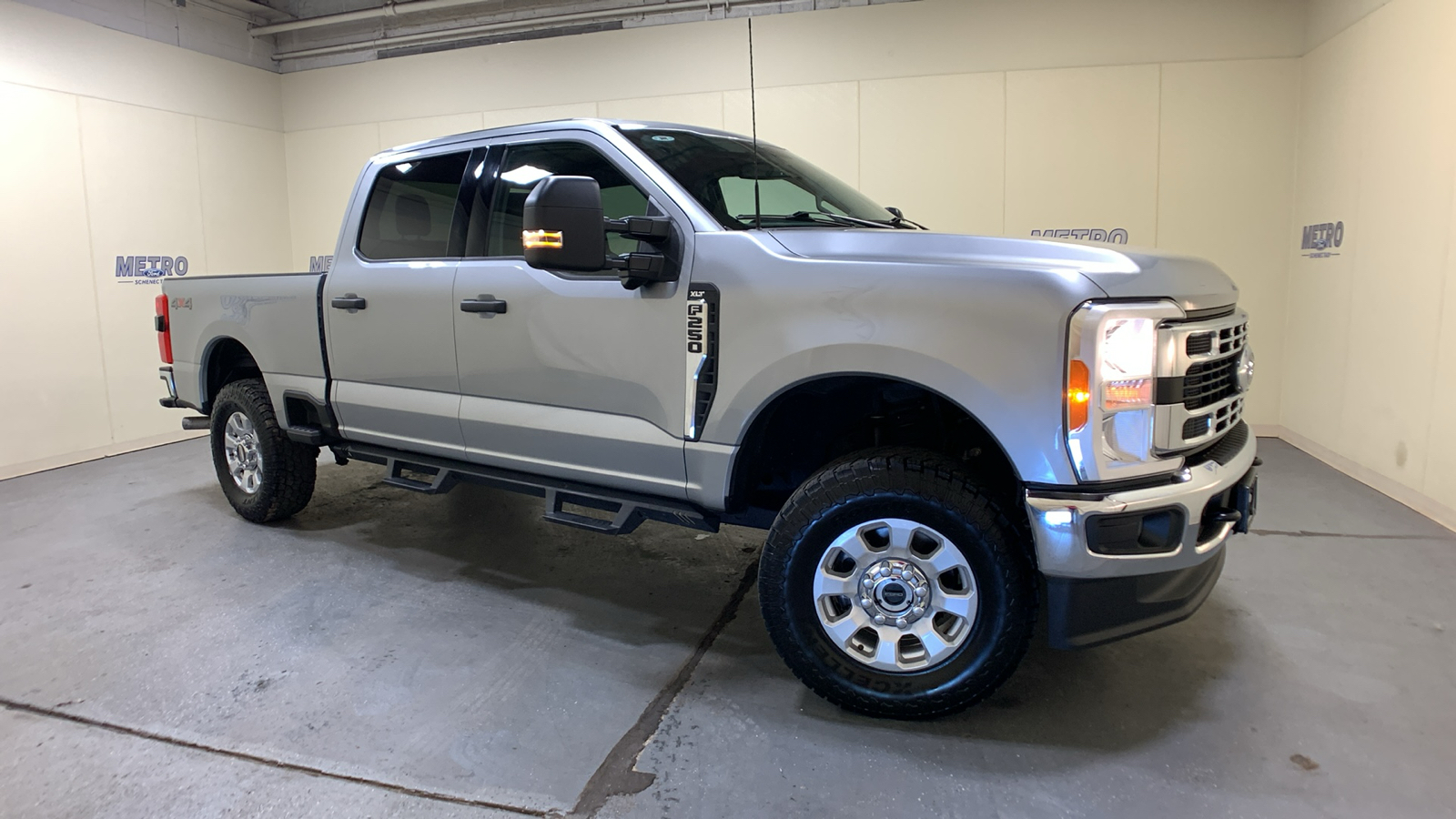 2023 Ford F-250SD XLT 1