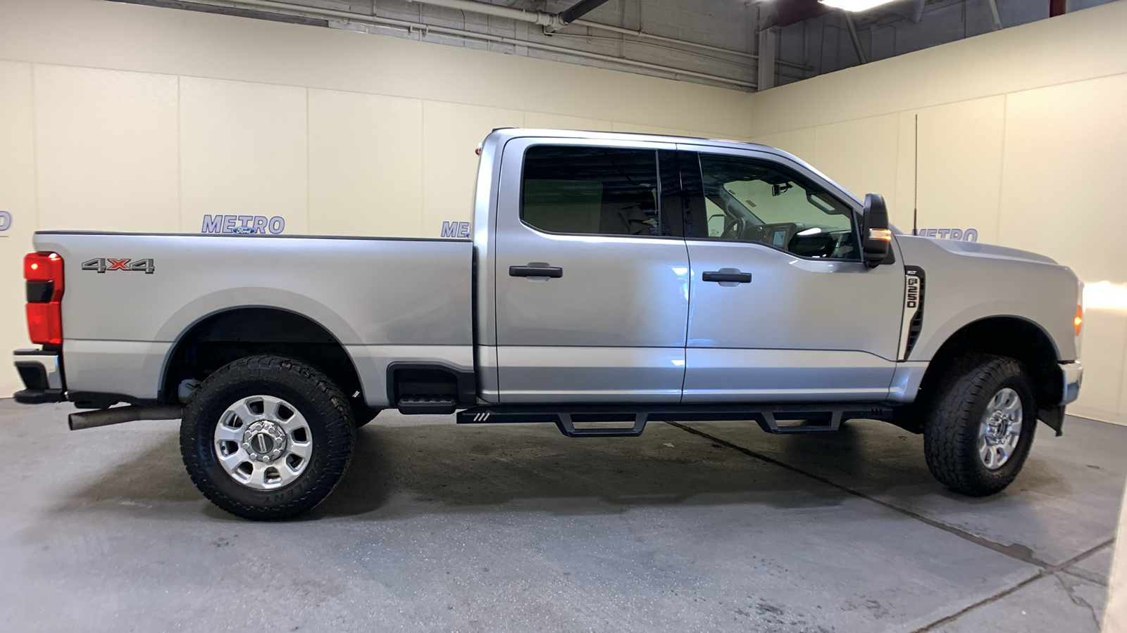 2023 Ford F-250SD XLT 2