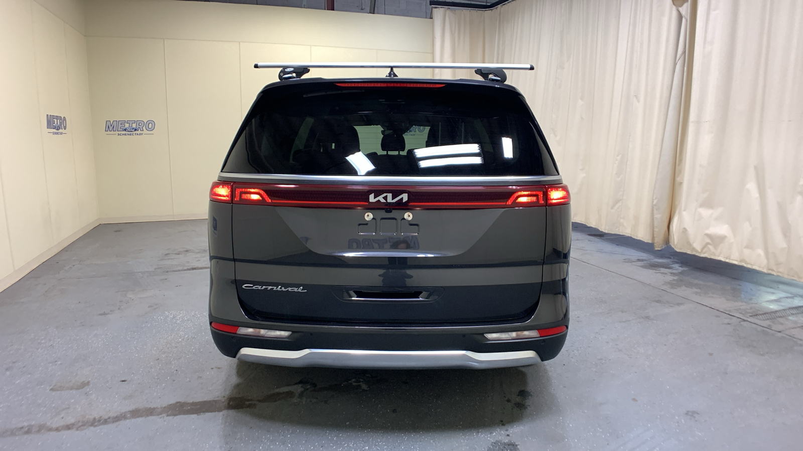 2022 Kia Carnival SX 4