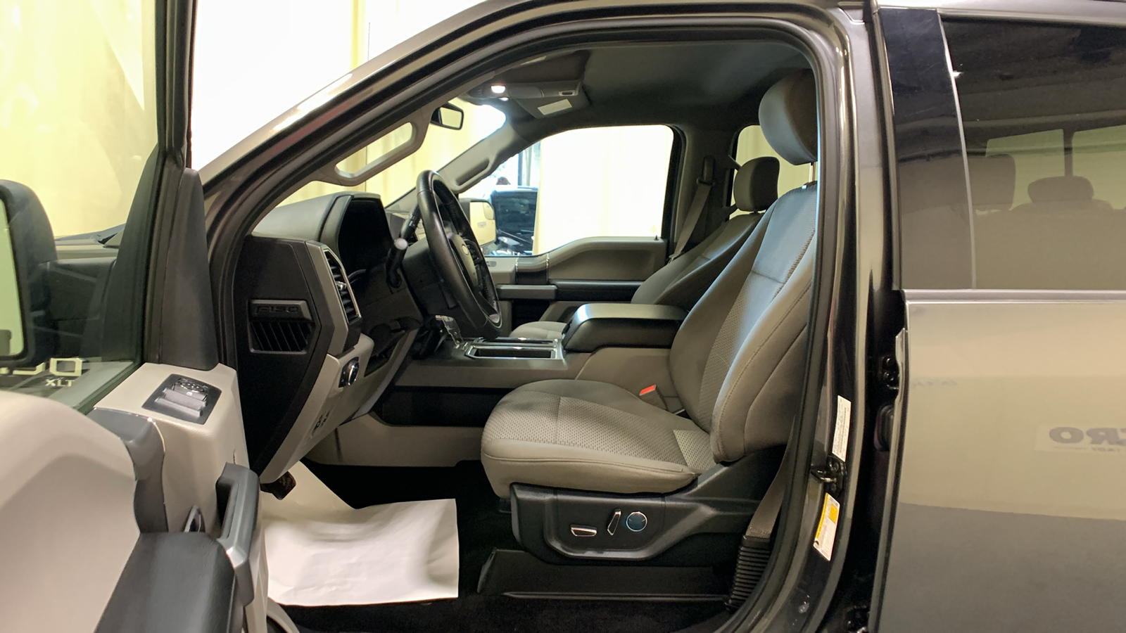 2018 Ford F-150 XLT 29