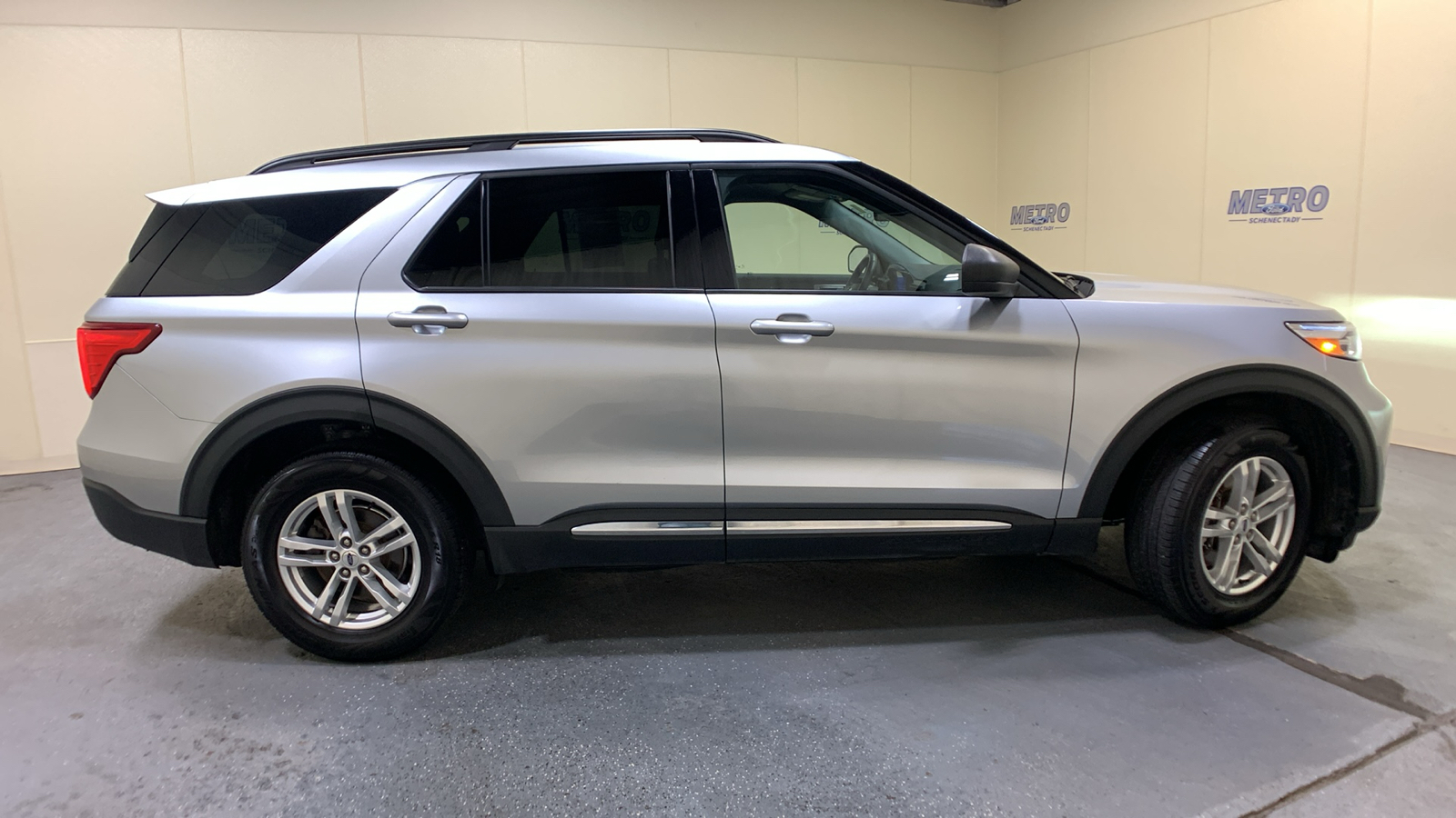 2022 Ford Explorer XLT 2