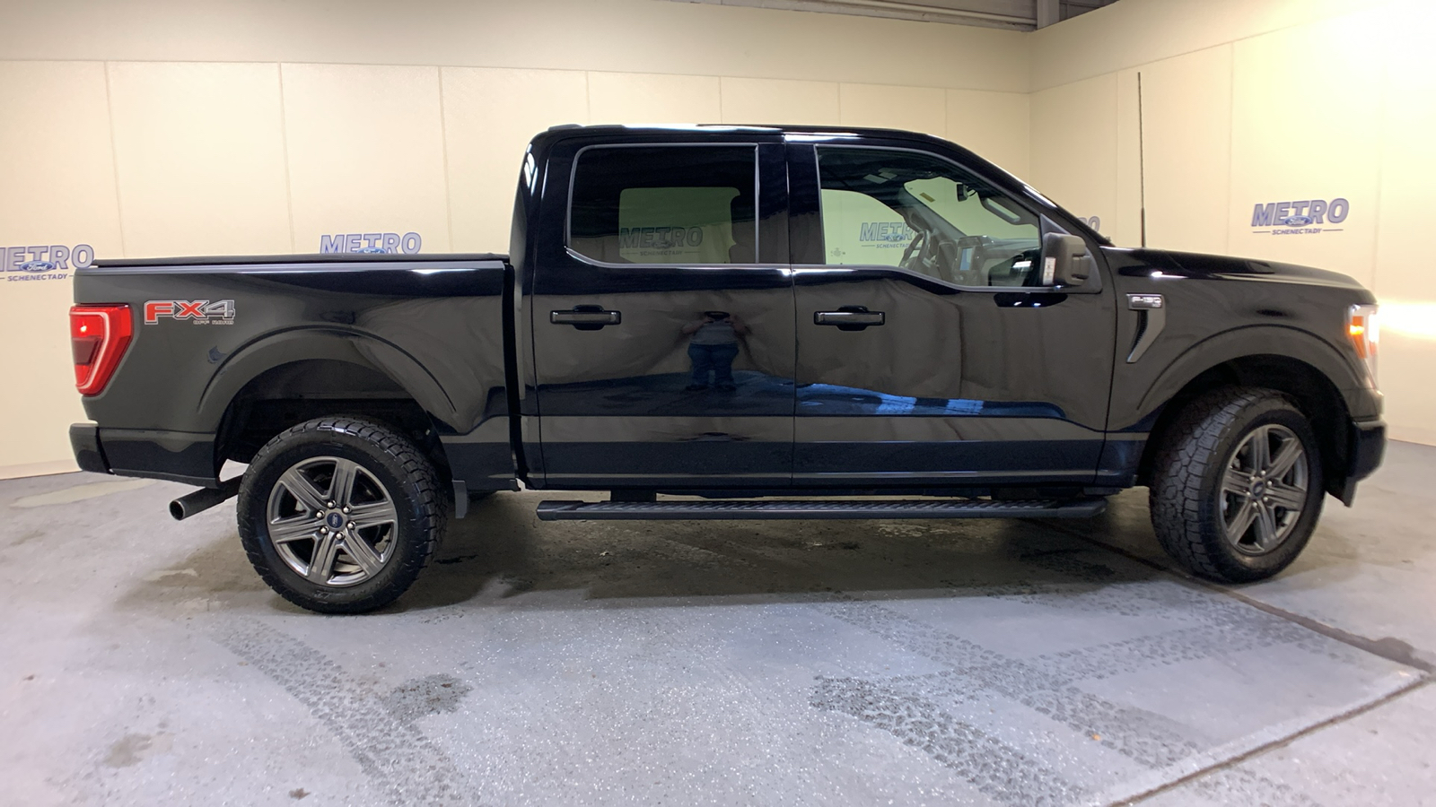 2021 Ford F-150 XLT 2