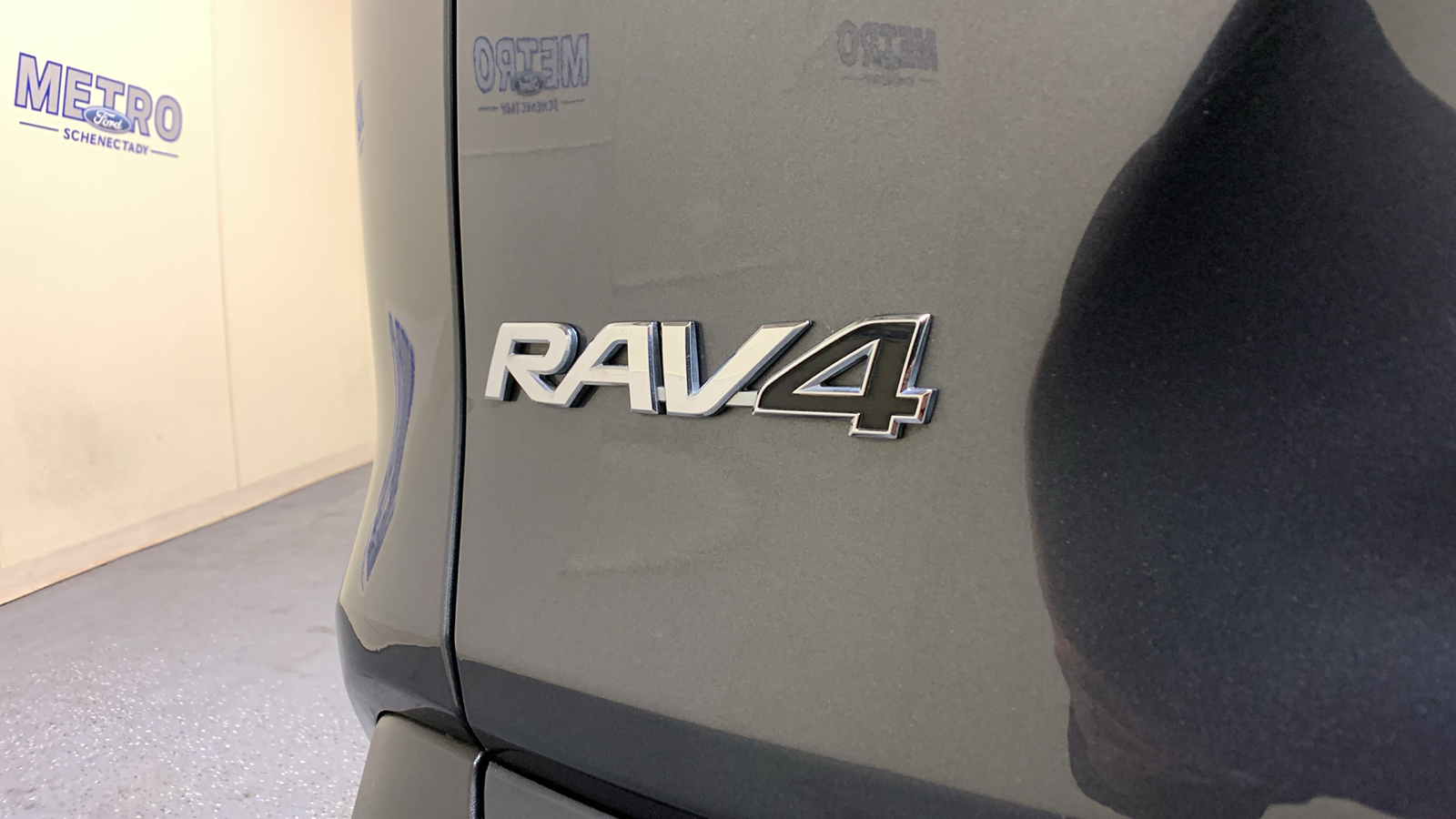 2020 Toyota RAV4 XLE 17