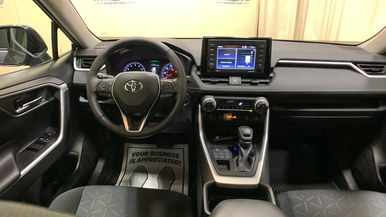 2020 Toyota RAV4 XLE 24