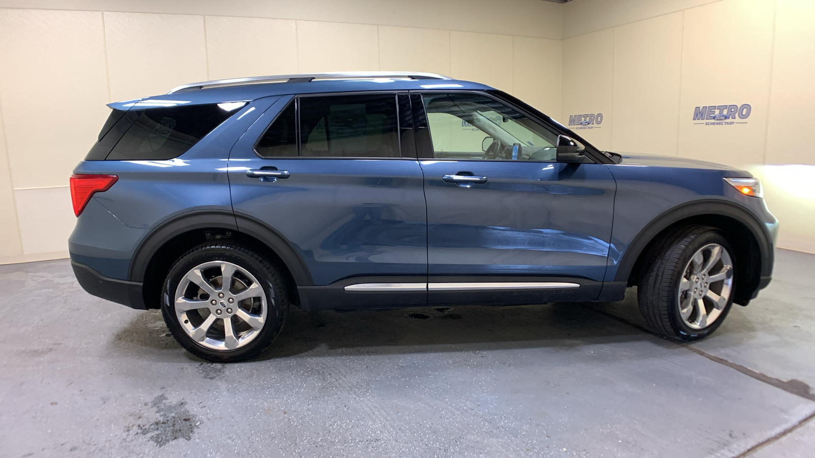 2020 Ford Explorer Platinum 2