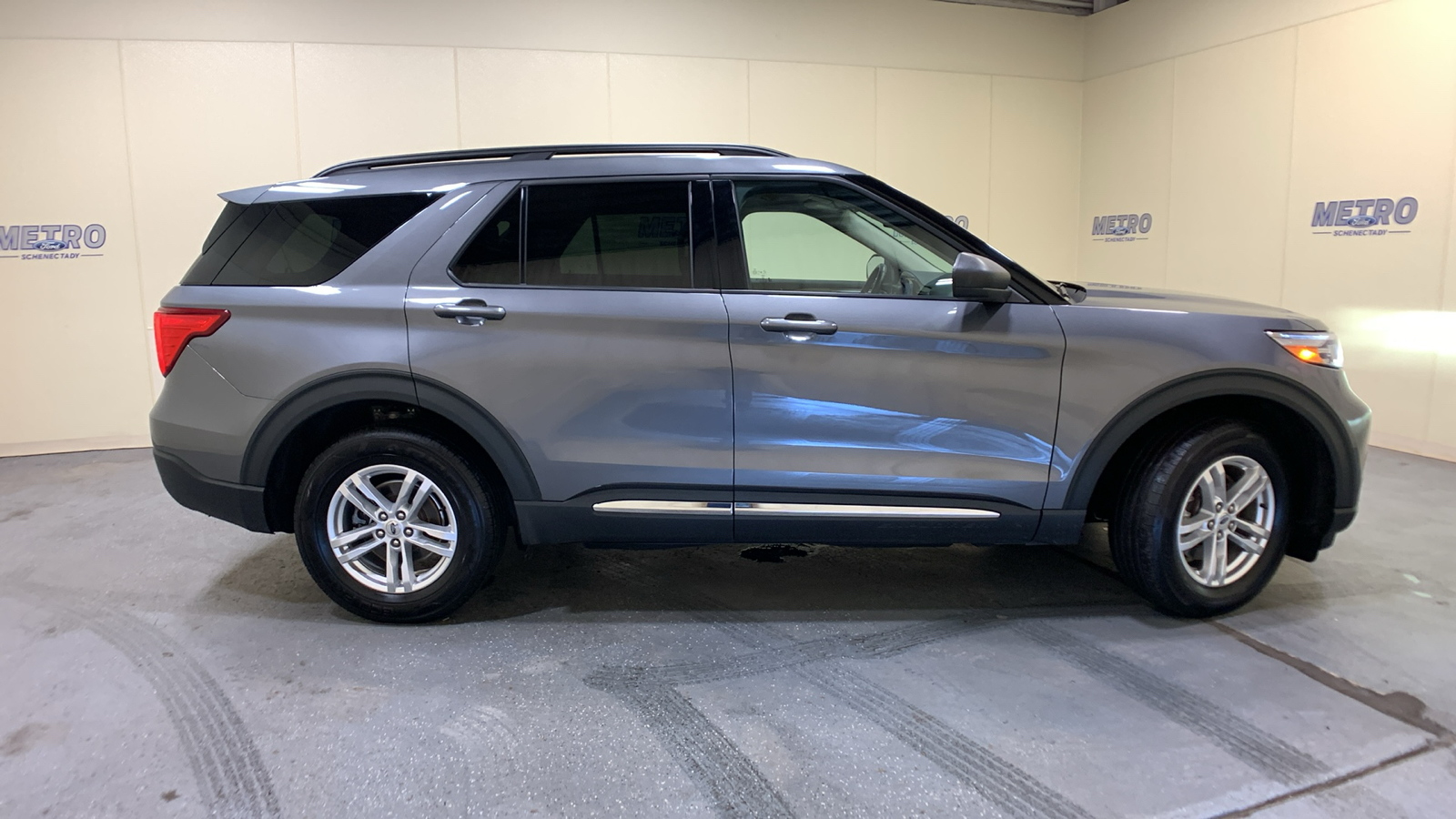 2022 Ford Explorer XLT 2