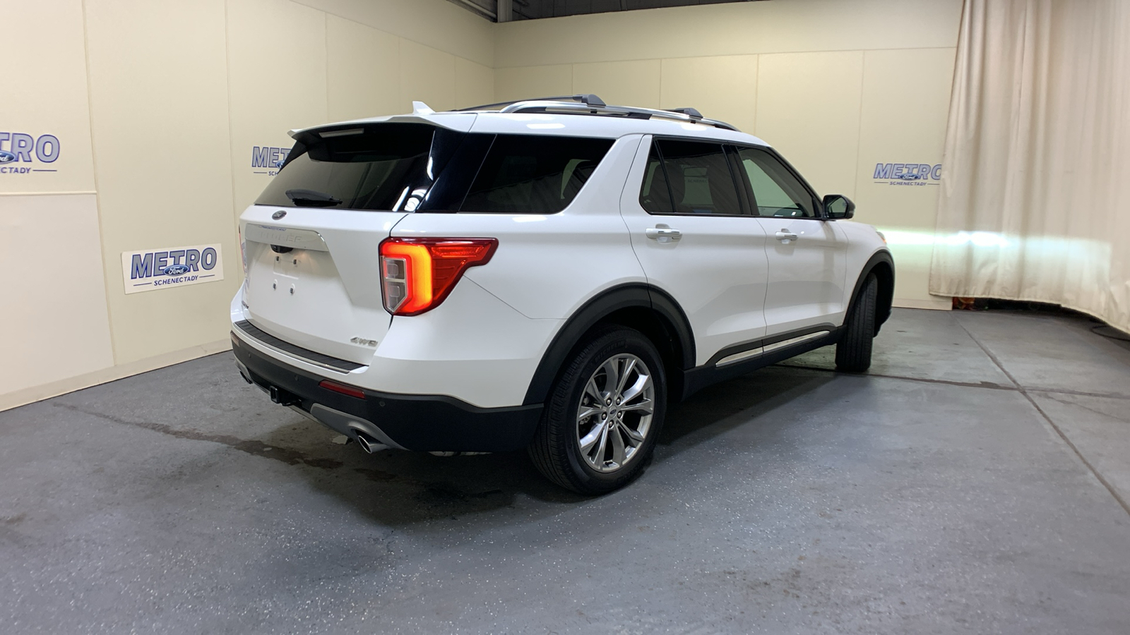 2021 Ford Explorer Limited 3