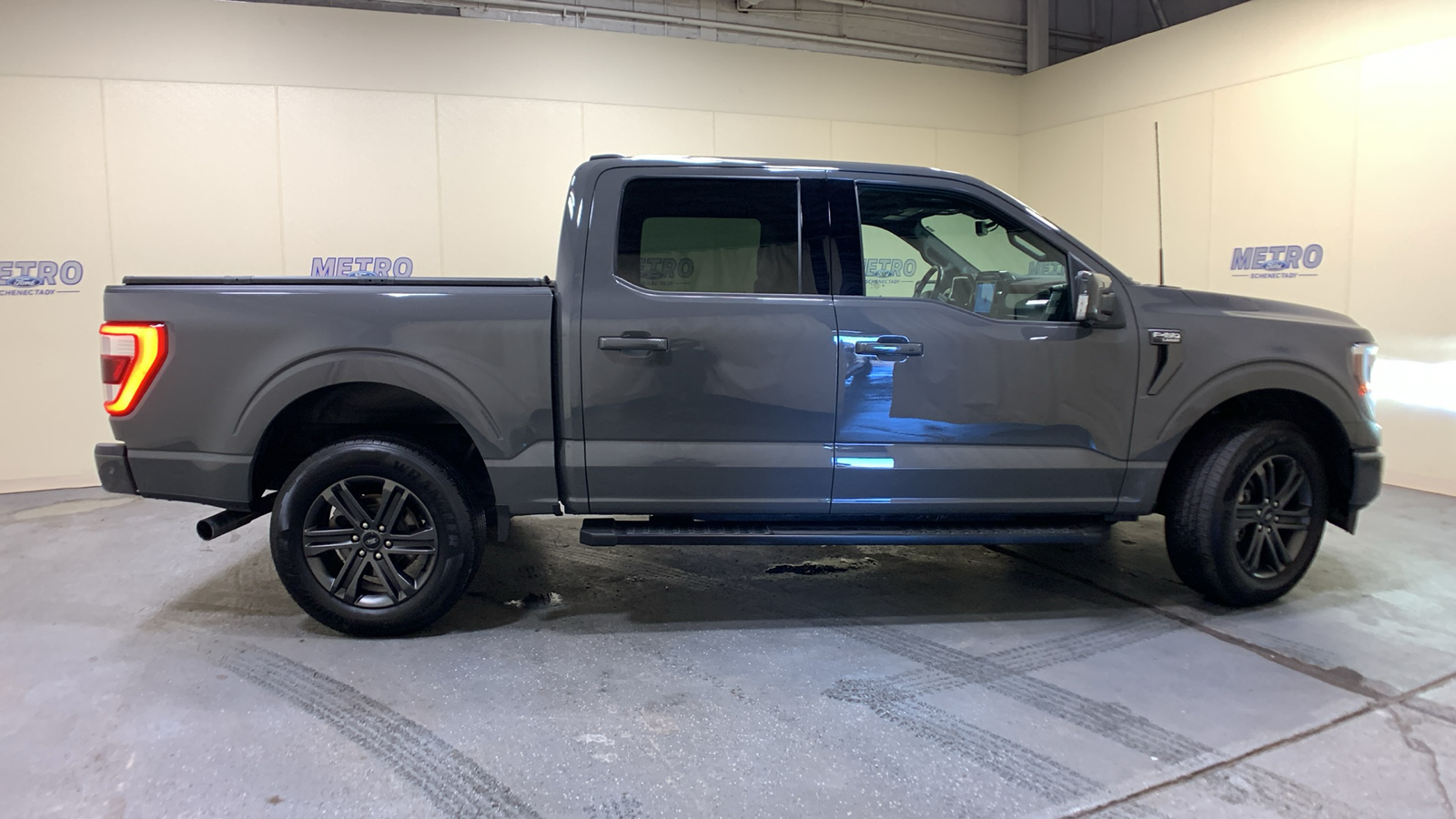 2021 Ford F-150 Lariat 2