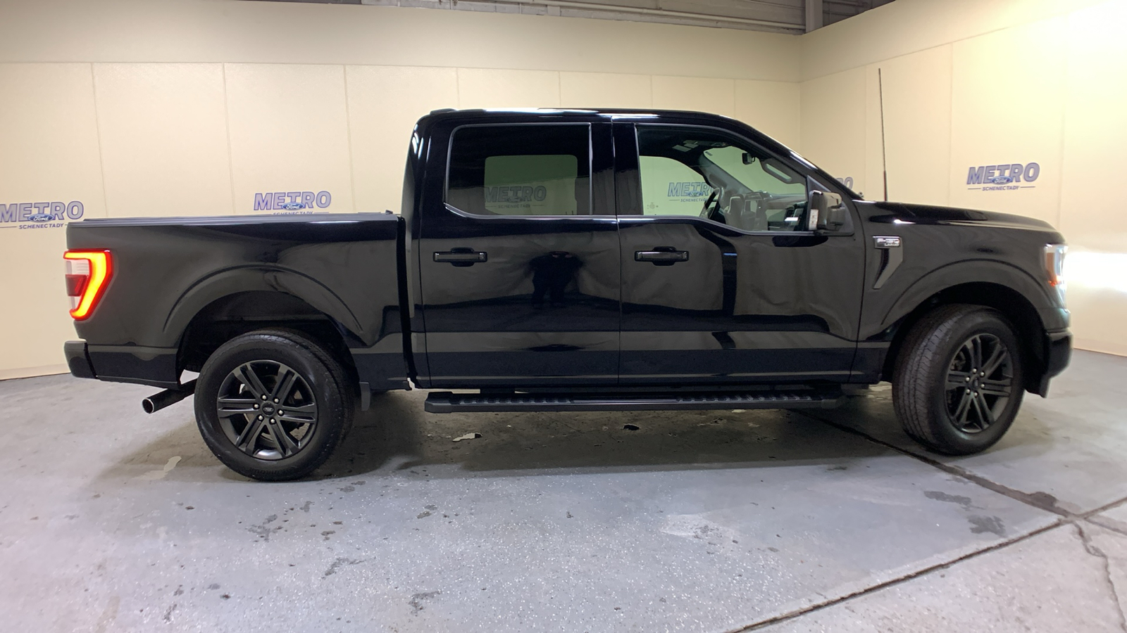 2021 Ford F-150 Lariat 2